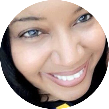 April Holcomb headshot